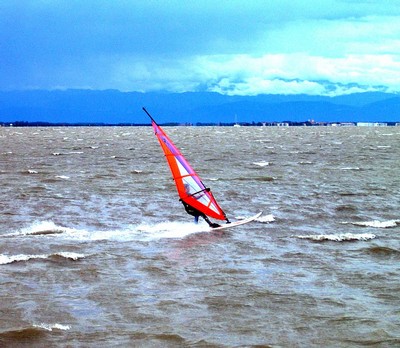 Windsurfing in Laguna a Lignano Sabbiadoro II Windsurfing in Laguna a Lignano Sabbiadoro II