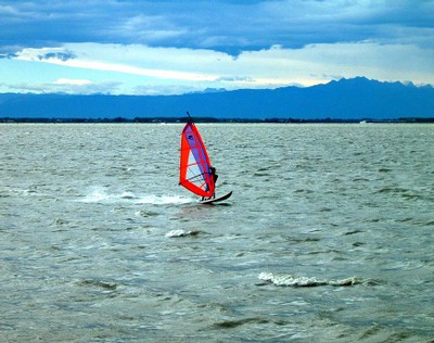 Windsurfing in Laguna a Lignano Sabbiadoro